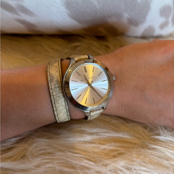 Michael Kors Runway Leather Snake Skin Wrist Watch for Women - Picture 4 of 4